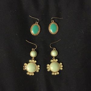 2-set of green dangley earrings